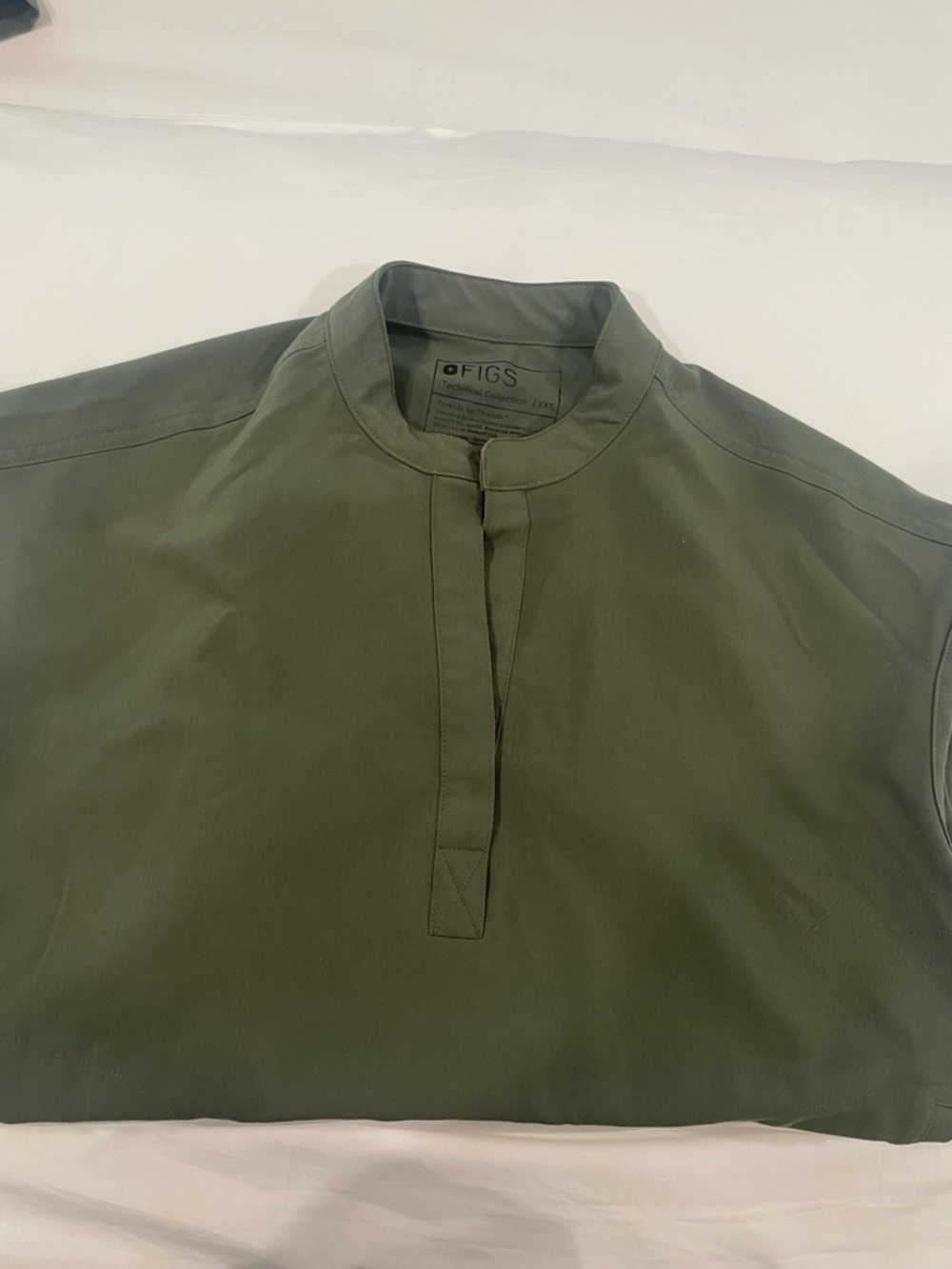 Figs Rafaela oversized scrub top XXS in Moss.
